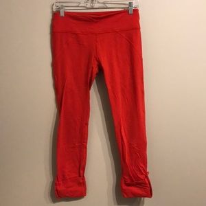 Ellie red 7/8 legging with cuffed detail